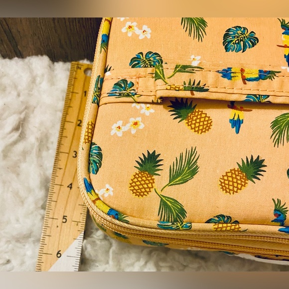 Primrose Hill NWOT cosmetic bag - Picture 10 of 11